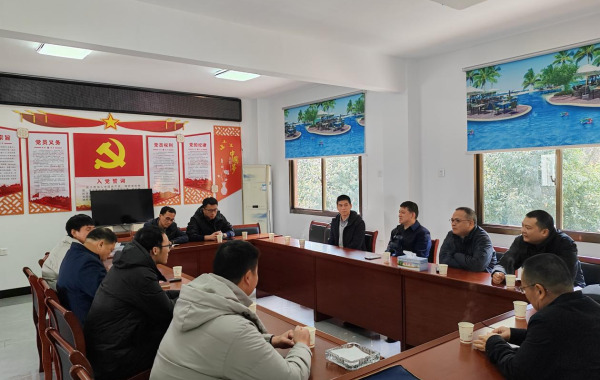 会领导看望慰问驻村干部及当地困难群众